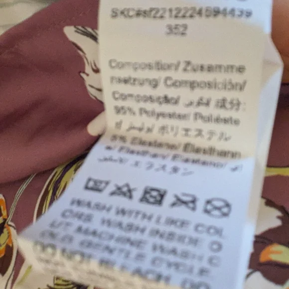 Emily Rose Floral Ruffle Sleeve Top - Picture 5 of 6